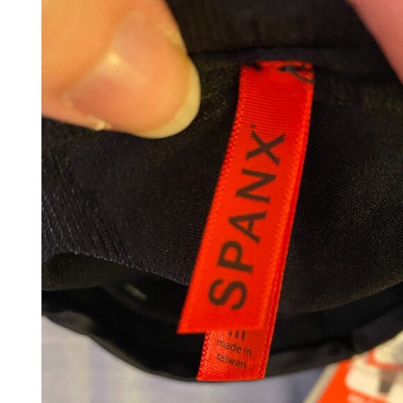 Spanx Mid-Thigh Bodysuit Shaper with Removable Butt Pads – Size M – Black (NWT) - Picture 5 of 6